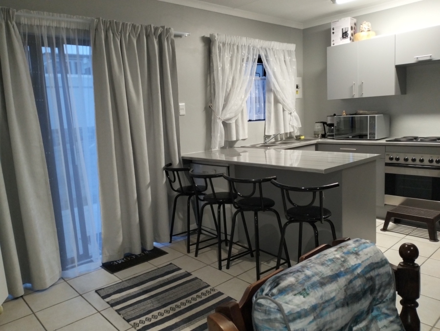 To Let 2 Bedroom Property for Rent in Wavecrest Eastern Cape